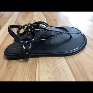 3/$30 ✨ Black strap sandals